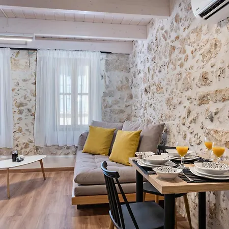 Erotokritos Luxury Apartment *