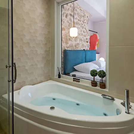 Erotokritos Luxury Apartament *