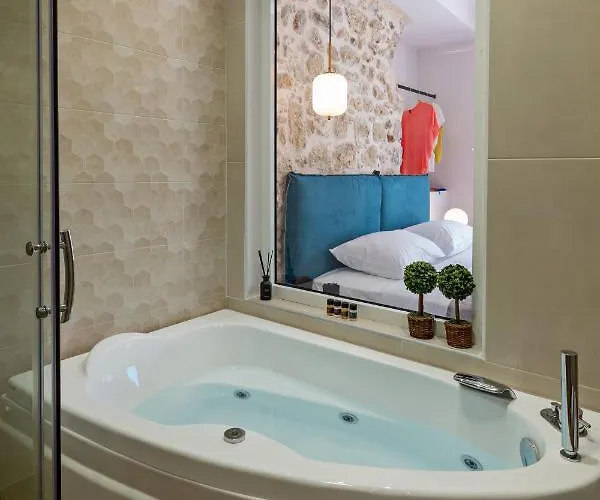 Erotokritos Luxury Apartment *